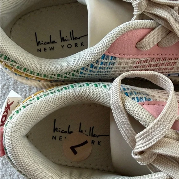 ⭐️NWT Nicole Miller Platform Sneakers⭐️ - Picture 4 of 6